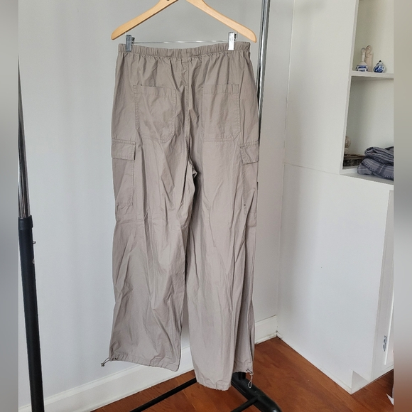 Women's Taupe High-Rise Cargo Parachute Pants - Picture 6 of 8